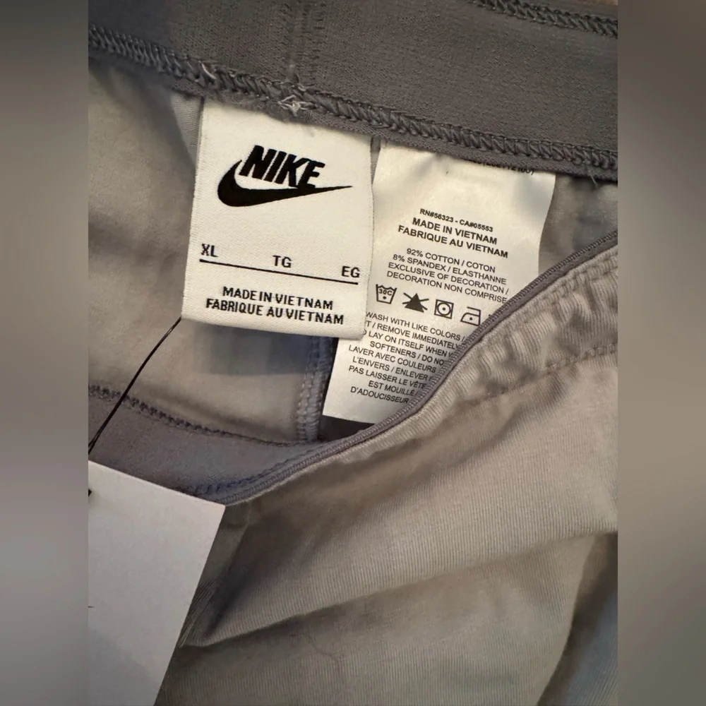 Nike Kids Light Gray Leggings with White Swoosh XL